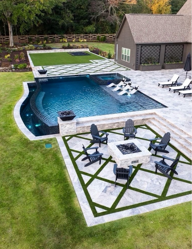 Custom shotcrete swimming pool with spa, fire bowls and outdoor living space