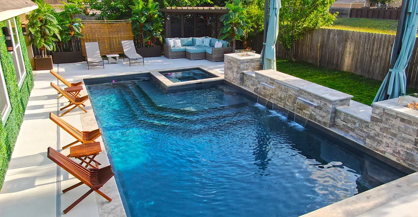 The Luxe fiberglass pool